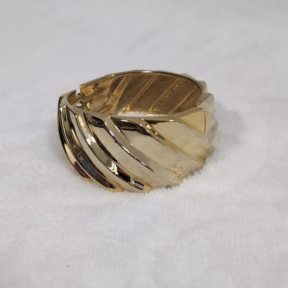 Vintage Cuff Bracelet Womens Gold Toned Ribbed Hinged Statement Bangle Wide Band